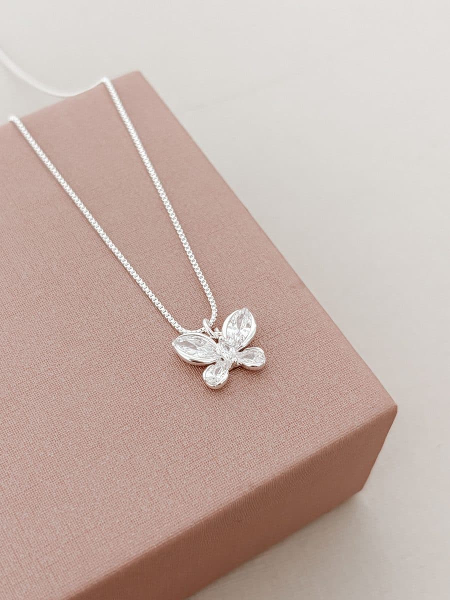 Colar borboleta cristais b