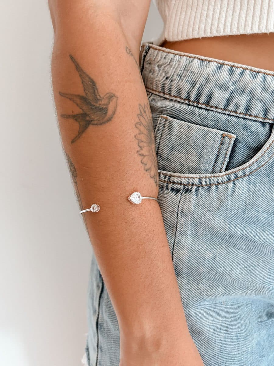 Bracelete gota cravejado com ponto de luz