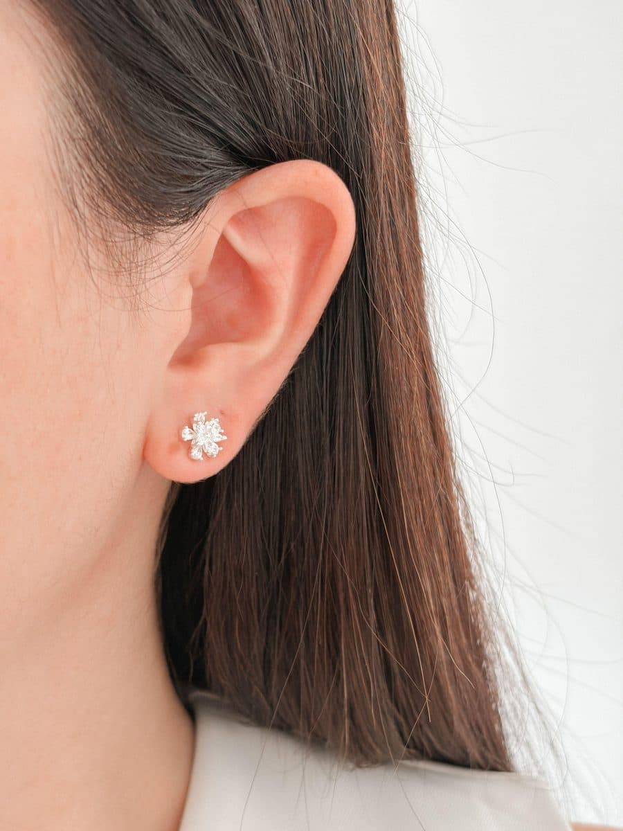Brinco flor cristal com flor no meio