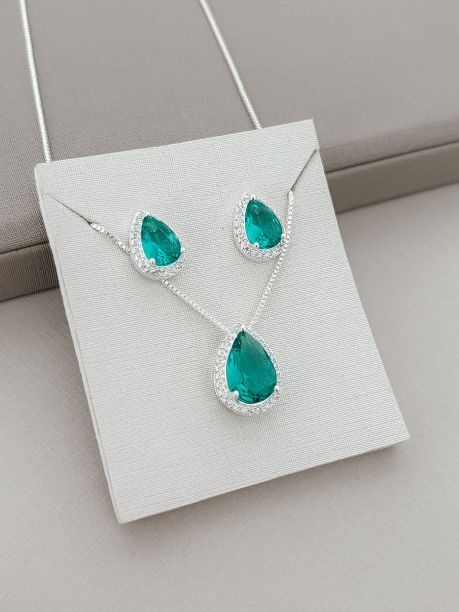 Conjunto gota cravejado verde b