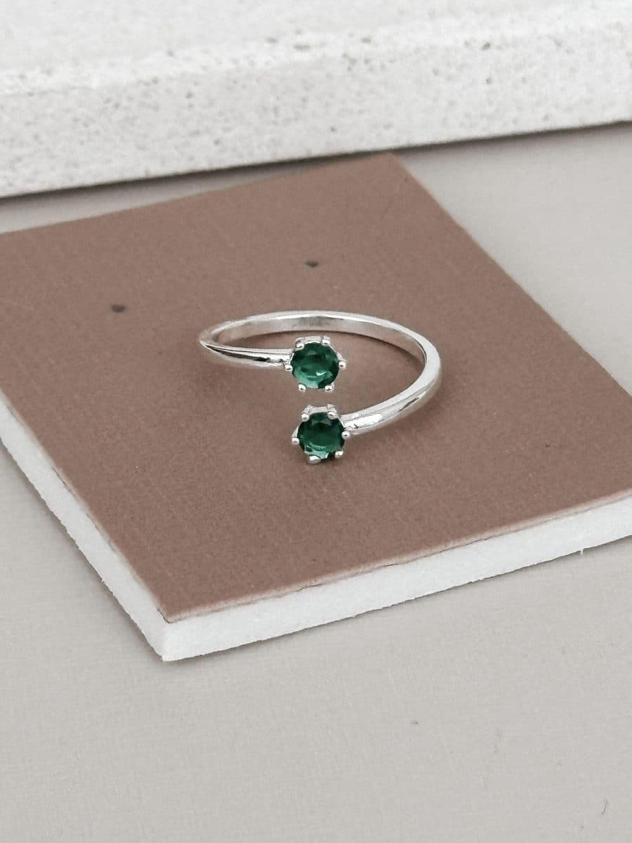 Anel ajustável pedras verde esmeralda
