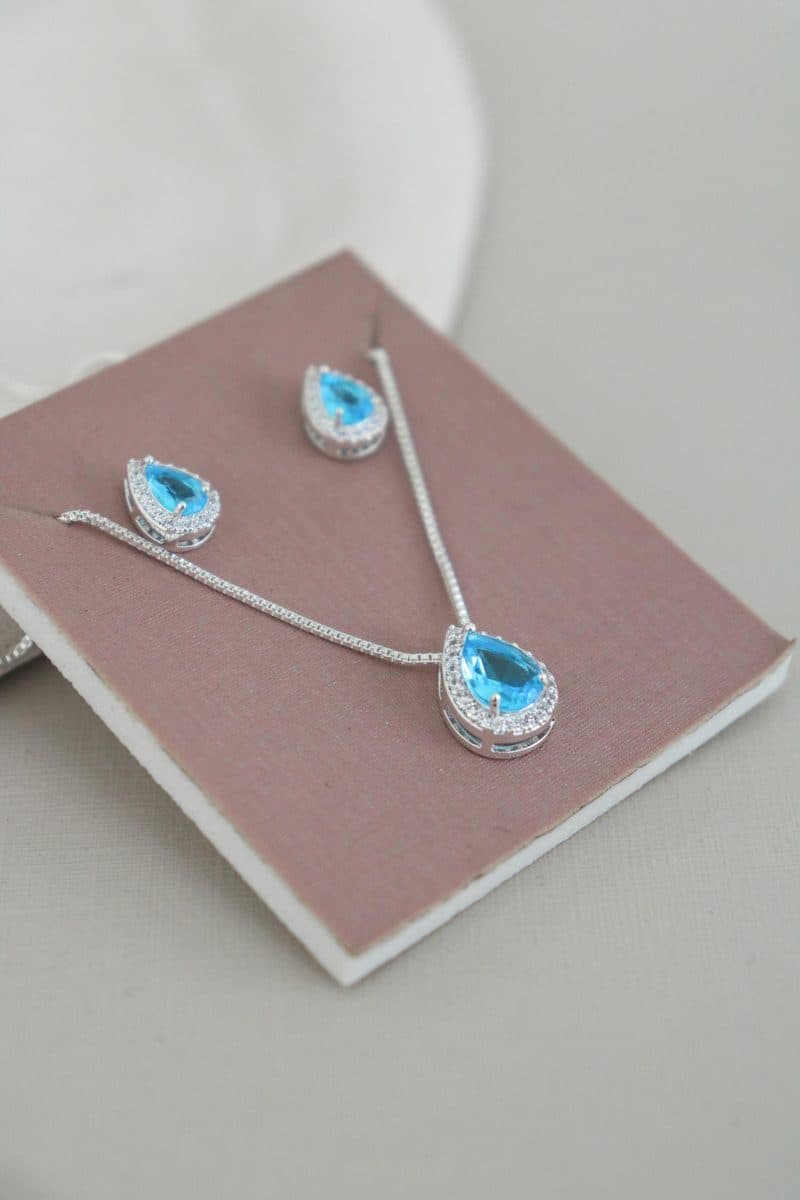 Conjunto gota cravejado azul