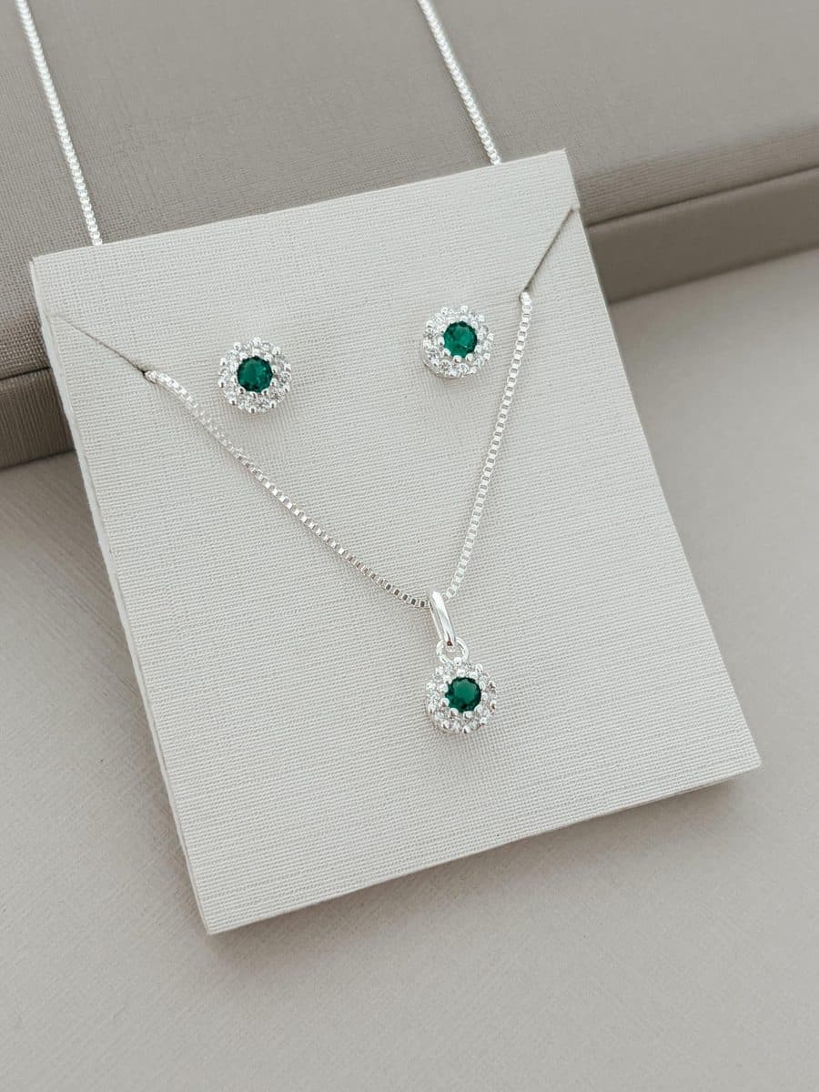 Conjunto redondinho cravejado verde esmeralda