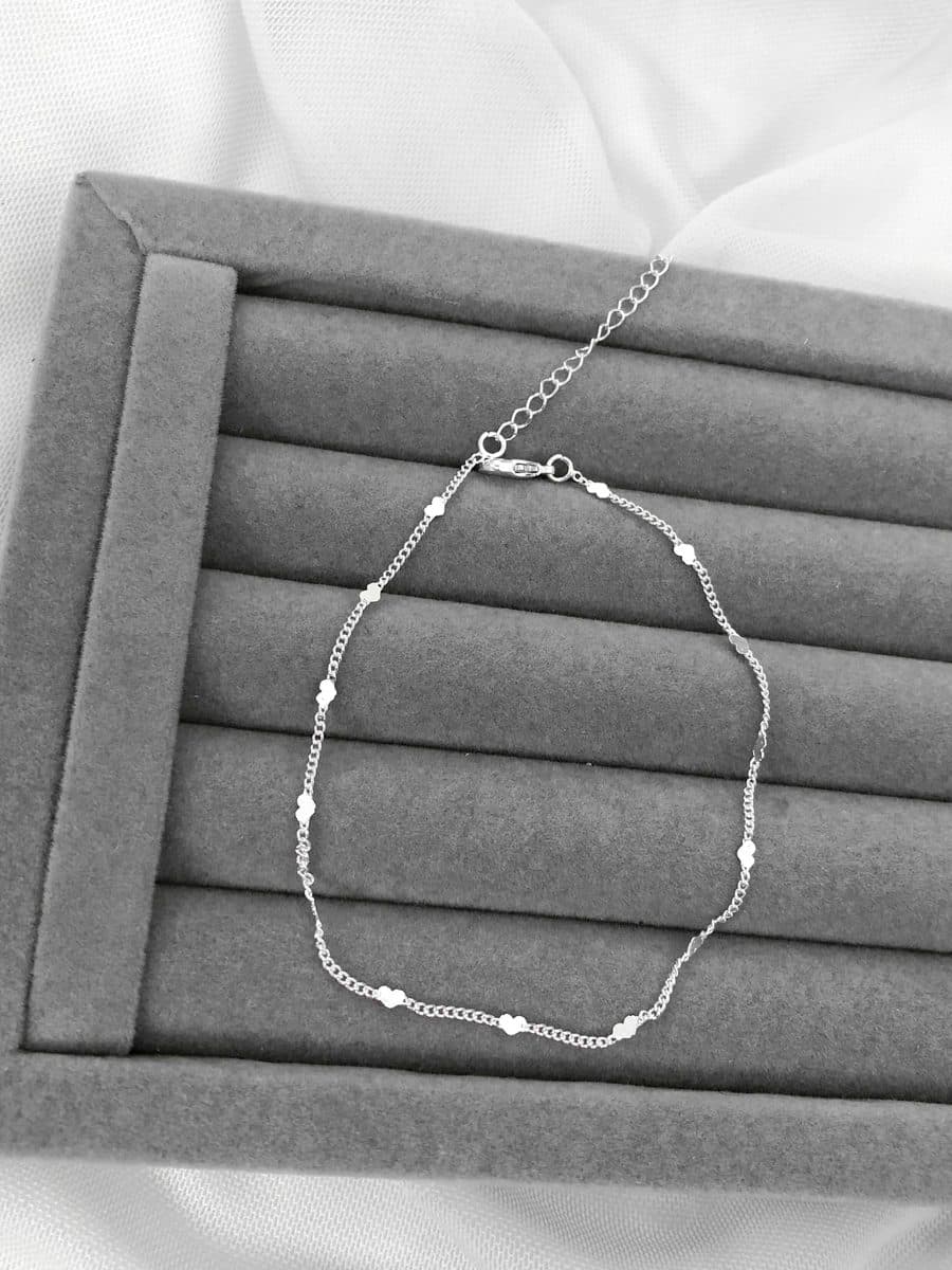 Pulseira com mini corações