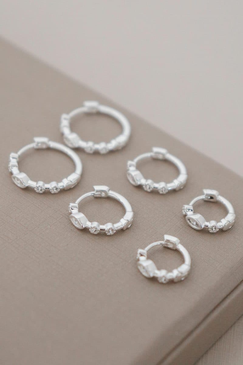 Trio de argolinhas click pedras cristais