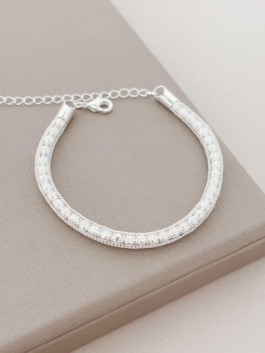 Pulseira oca brilhosa